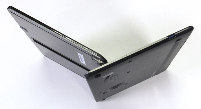 Toshiba Satellite U920T Ultrabook side view