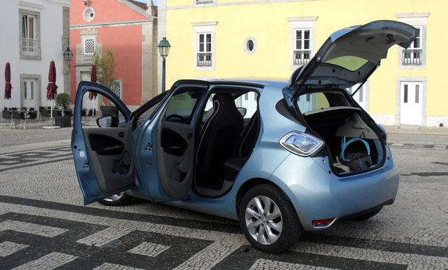 Renault Zoe connected with Renault Connect - Renault Group