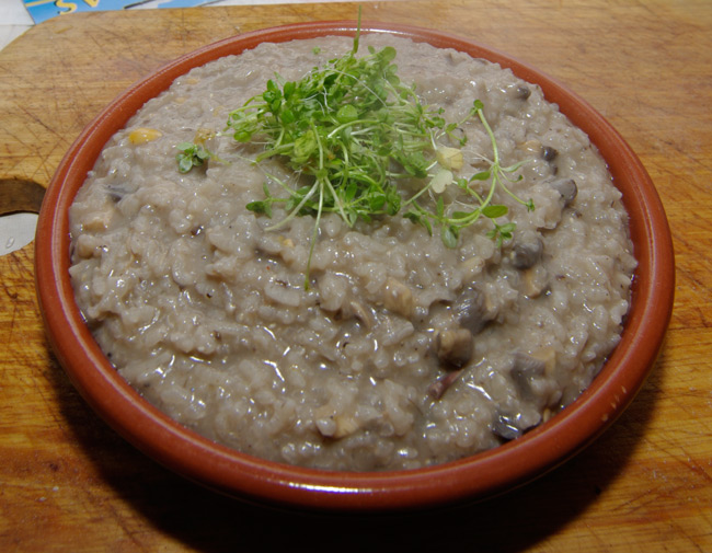 Rice with mushroom topped with some pamplina