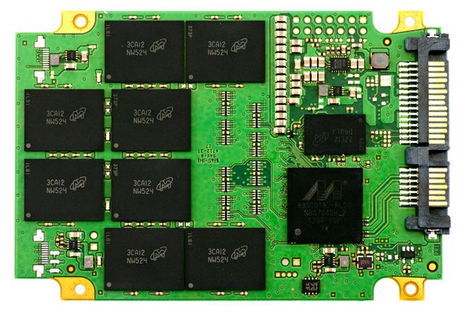 Crucial M500 SSD internals