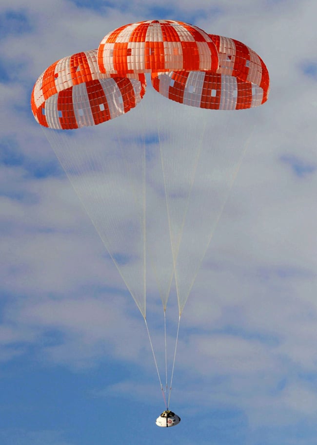  Parachute test of a dummy Orion capsule at U.S. Army Yuma Army Proving Grounds in southwestern Arizona. Photo: NASA