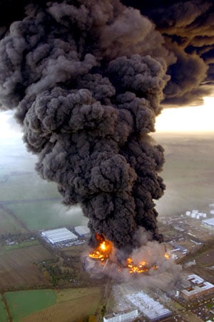 Buncefield fire scene