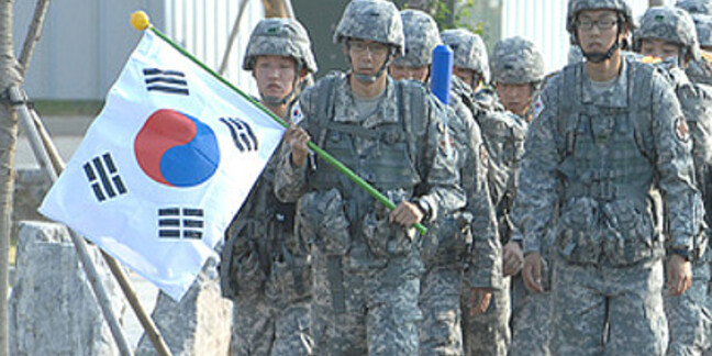 South Korean soldiers commemorating the Korean War