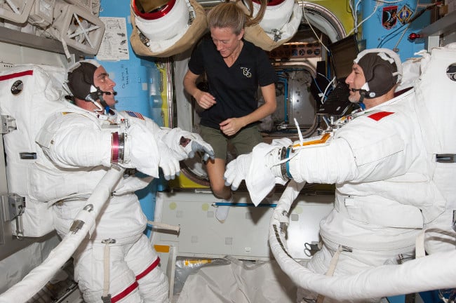 Flight Engineer Karen Nyberg assists FE Chris Cassidy and FE Luca Parmitano in spacewalk prep