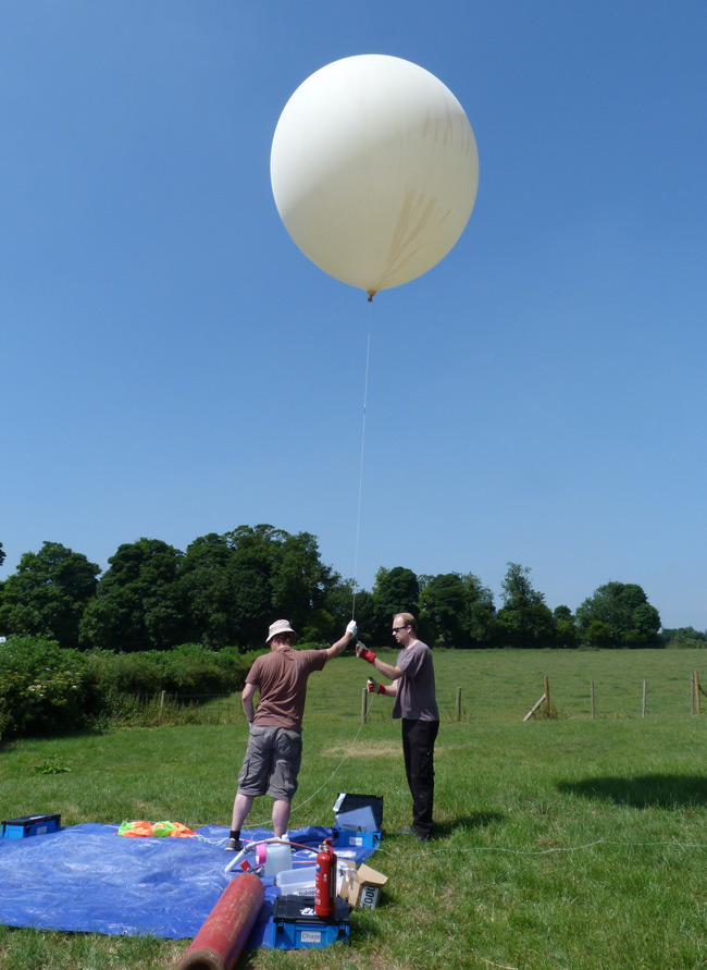 John Oates and Rob Eastwood with the fully-inflated balloon