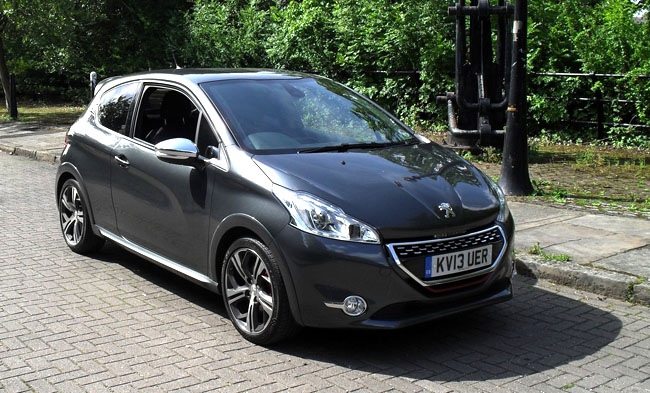 How to use Apple Carplay on Peugeot 208 GTi 