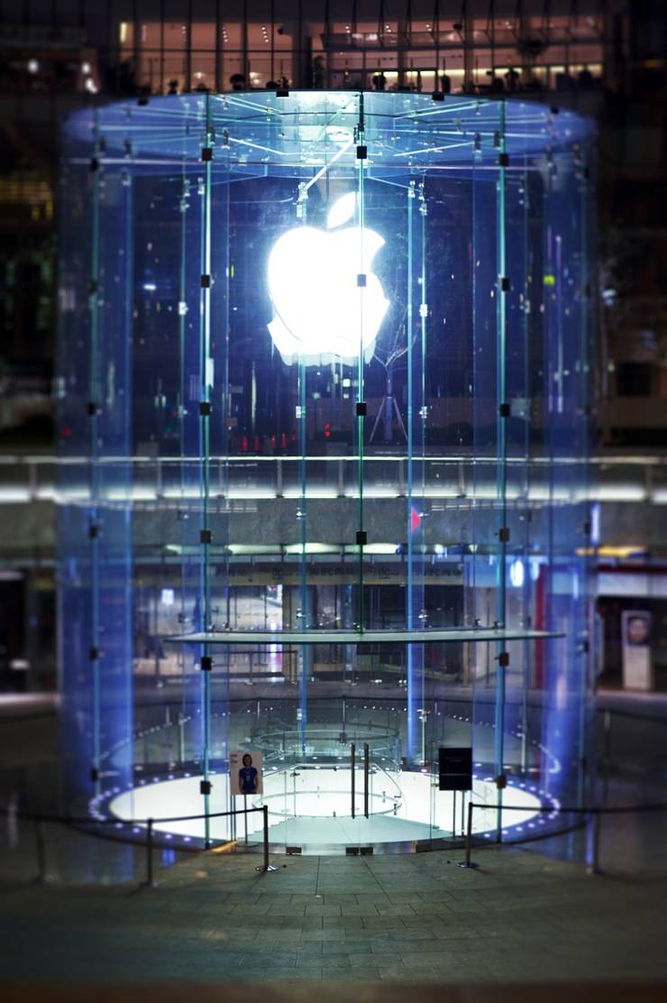 Shanghai Apple Store. Photo by Mgmoscatello. Creative Commons licensed