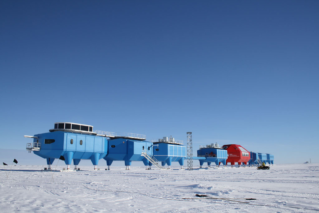 Halley Research Station Antartica, photo British Antartic Survey