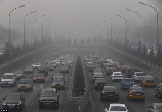 Traffic in Beijing during period of heavy pollution