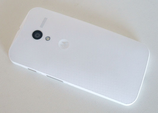 Motorola Moto X back looks dimpled but is actually smooth