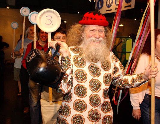 Larry Shaw leading a Pi Day parade at San Francisco's Exploratorium