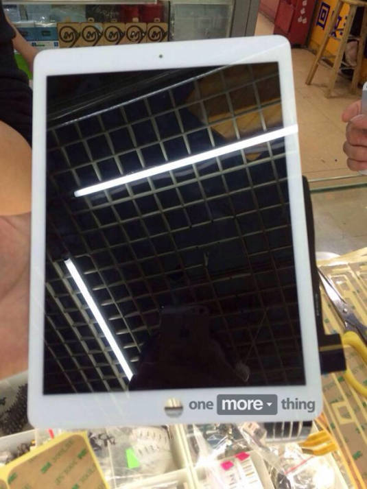 Leaked photo of purported new iPad display, front