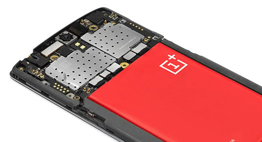 Photo of the internals of the OnePlus One