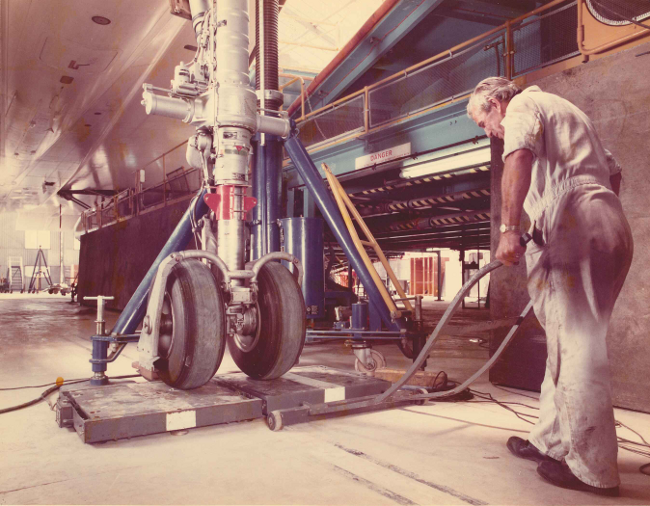 Weighing Concorde, photo: NPL