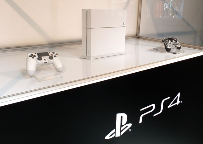 Sony PlayStation 4 in white