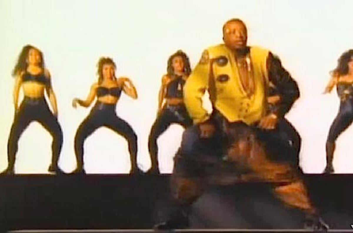 U can t touch this mc hammer. MC Hammer 1990. MC Hammer 2023. Девушка из клипа МС Хаммер. MC Hammer u can't Touch this.