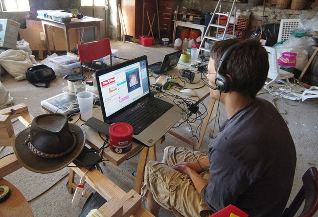 Linus talking to Andrew Tridgell via Skype