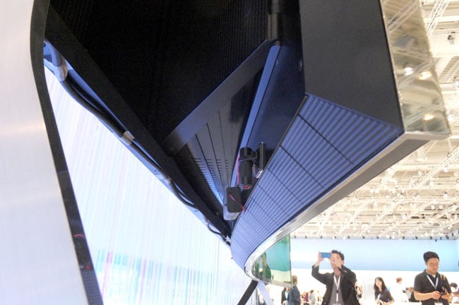 Samsung 5K 105-inch flexible TV underside