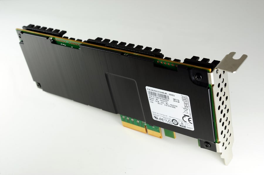 Samsung SM1715 3D V-NAND NVMe PCIe SSD