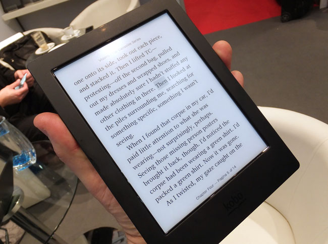 Watersports-friendly e-reader: Kobo's Aura H2O is literary when wet ...