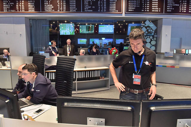 Scientists at ESA Mission Control look on nervously as Philae approaches the comet. Pic: ESA/J. Mai