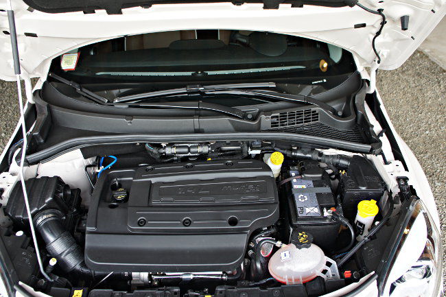 Fiat 500X 1.4l petrol engine bay