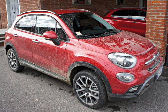 Fiat 500X covered in mud