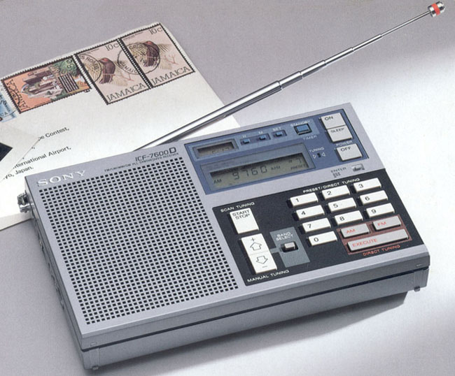 Sony ICF-7600D radio