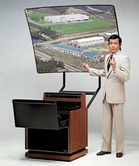 Sony KP-7210 PS – the world's first back projection colour TV set from 1972