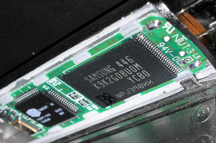 USB flash drive with NAND chip and controller chip
