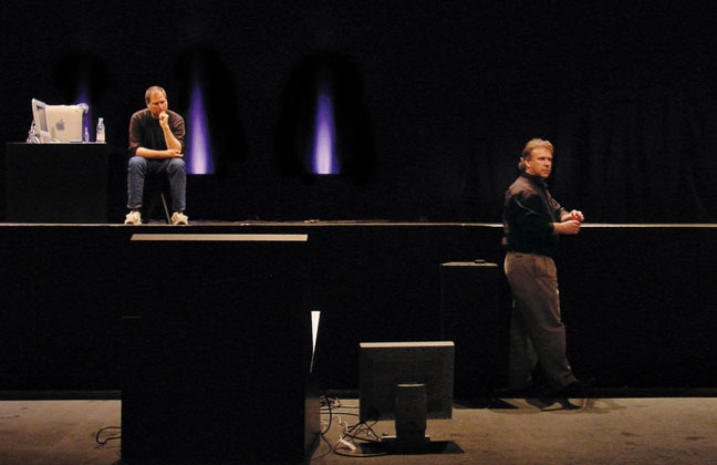 Technical hitch: rehearsals for MacWorld Tokyo 2001 – Jobs with Phil Schiller