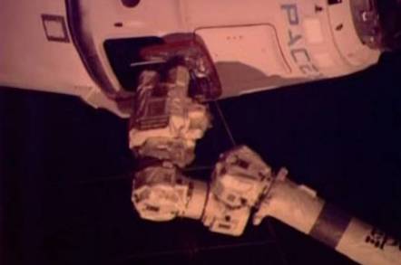 SpaceX Dragon docking
