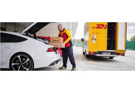 An Amazon.de parcel being delivered into an Audi thanks to keyless entry