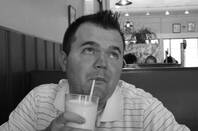 Man drinking through a straw CC2.0 attribution Bradley Gordon https://www.flickr.com/photos/icanchangethisright/