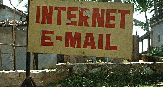 Internet email sign. Pic: @mattw1lson, Twitter