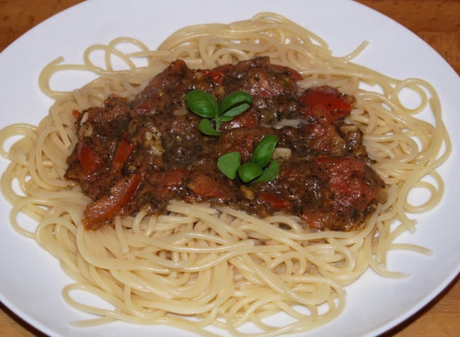 Spaghetti with tomato sauce