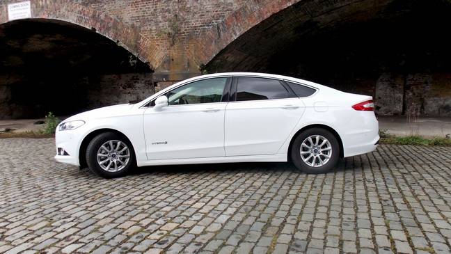 mondeo_sideview