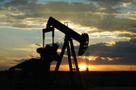 Oil Pump Jack by https://www.flickr.com/photos/paul_lowry/  cc 2.0 attribution