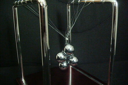 Newton's Cradle with balls tangled