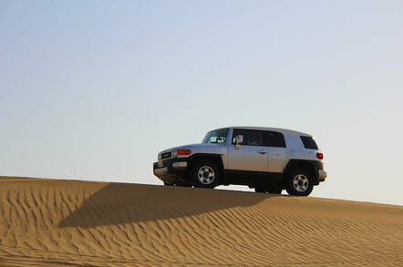 FJ cruiser by https://www.flickr.com/photos/paperstainer/ Cc 2.0 attribution https://creativecommons.org/licenses/by/2.0/