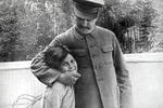 Rosemary Sullivan, Stalin’s Daughter: The Extraordinary and Tumultuous Life of Svetlana Alliluyeva book cover