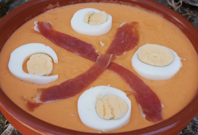 The garnished dish of salmorejo