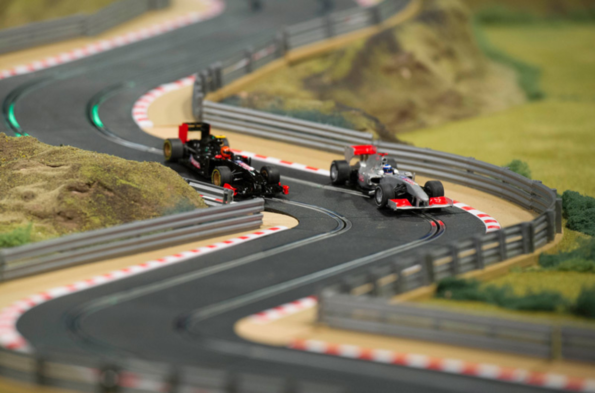 Monster Scalextric Formula 1 circuit to go under the hammer • The Register1200 x 794