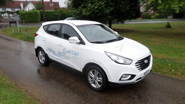 Hyundai ix35 Fuel Cell undertakes record hydrogen-powered drive