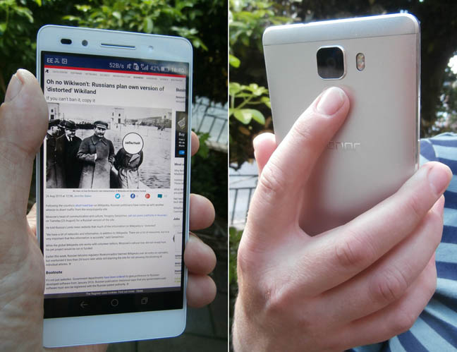 Honor 7 browsing and fingering the swipe button