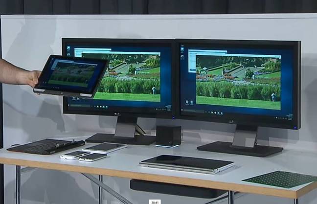 Intel shows wireless connection to dual displays