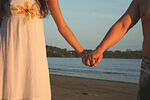 Couple holding hands. Pic: Marina Aguiar