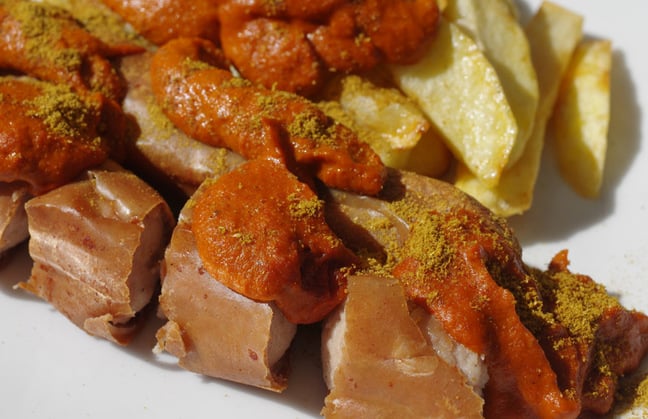 Close-up of the finished currywurst