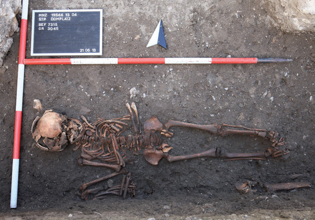 The Austrian skeleton in its grave