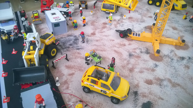 The Playmobil construction diorama